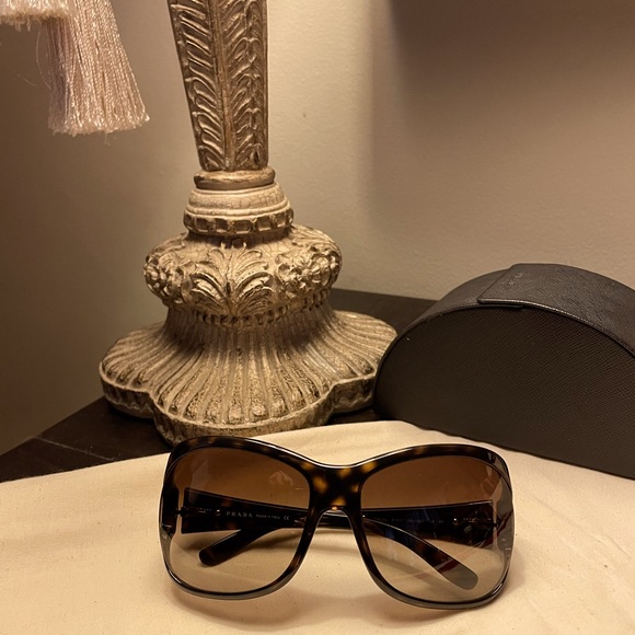 Prada Accessories - 💯% Authentic Prada Oversized Sunglasses ✨